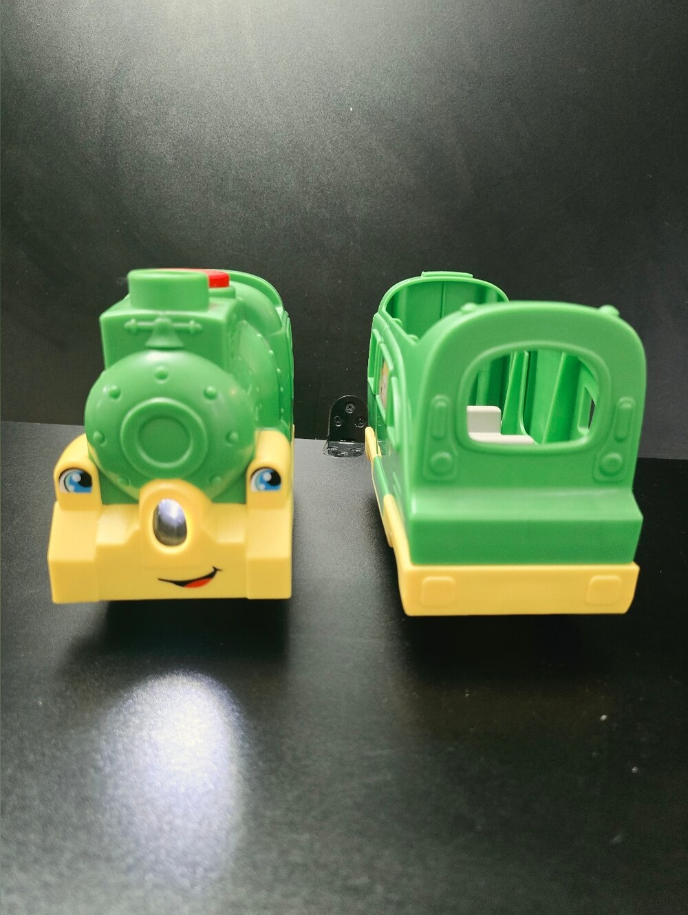 Fisher-Price Little People Friendly Passengers Train DYF20 - Picture 3 of 4